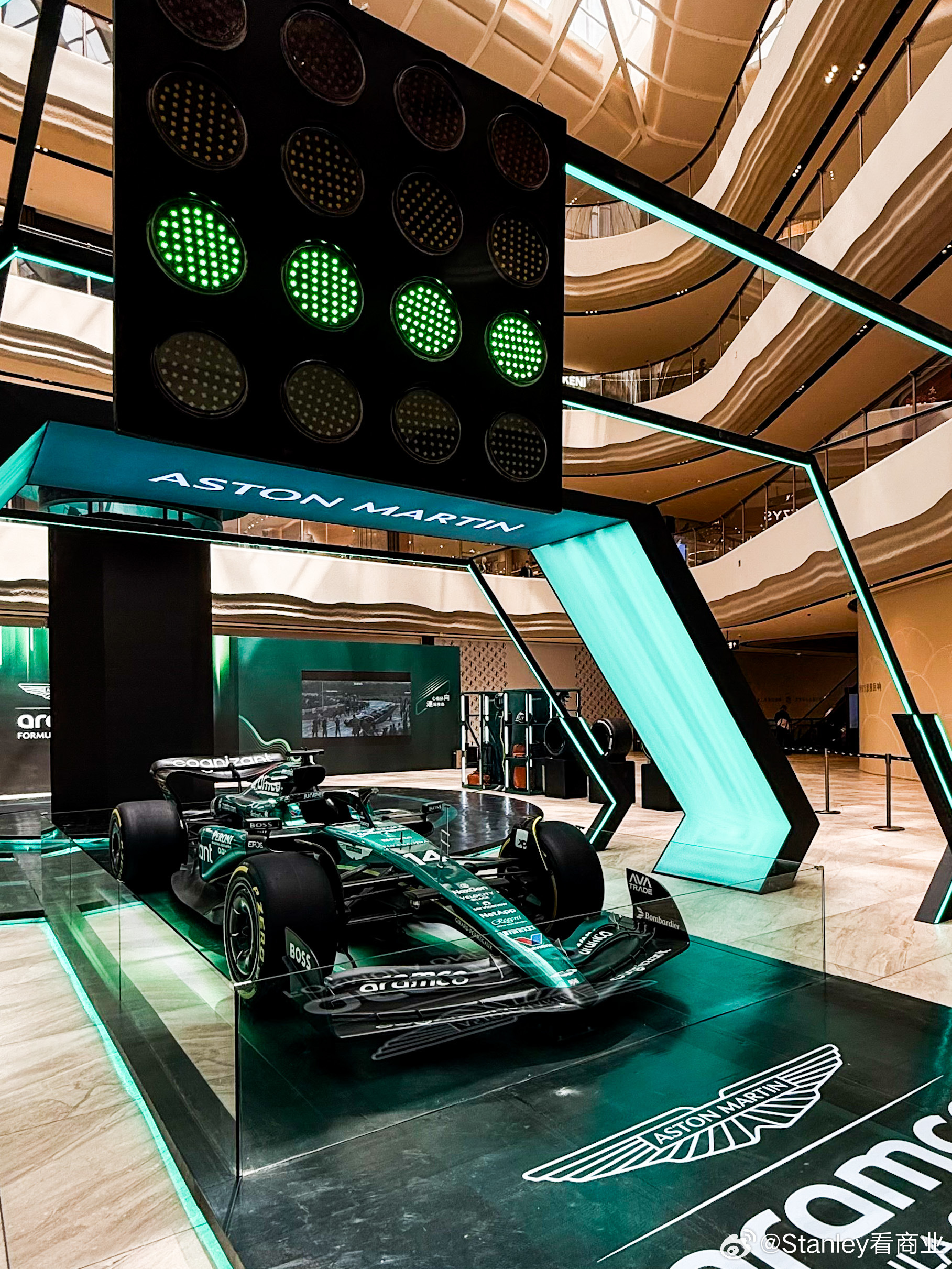 索伯车队力克阿斯顿马丁，塞恩斯刷新纪录