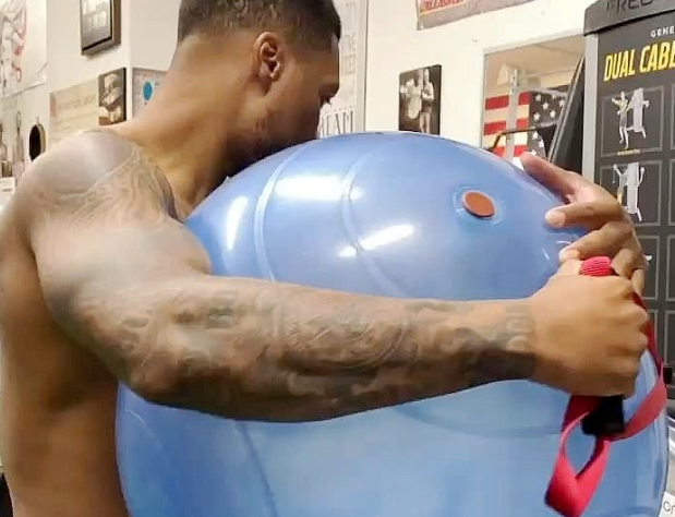 浙江队鏖战上海队，利拉德状态火热