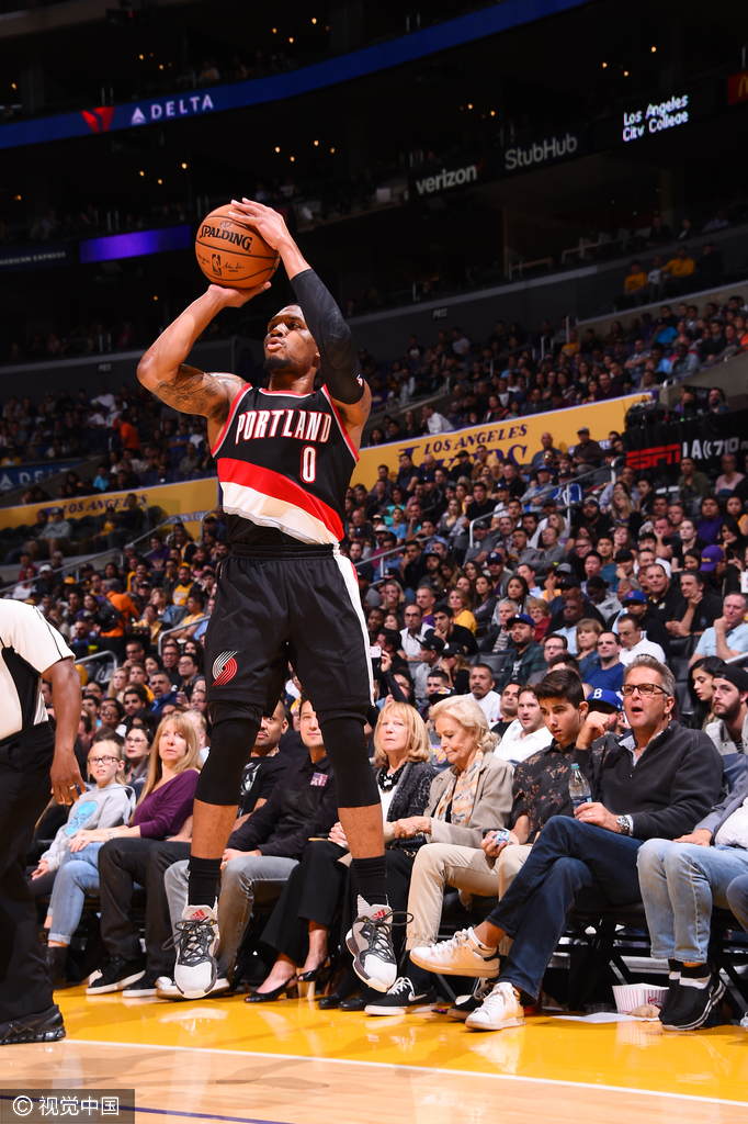 浙江队鏖战上海队，利拉德状态火热