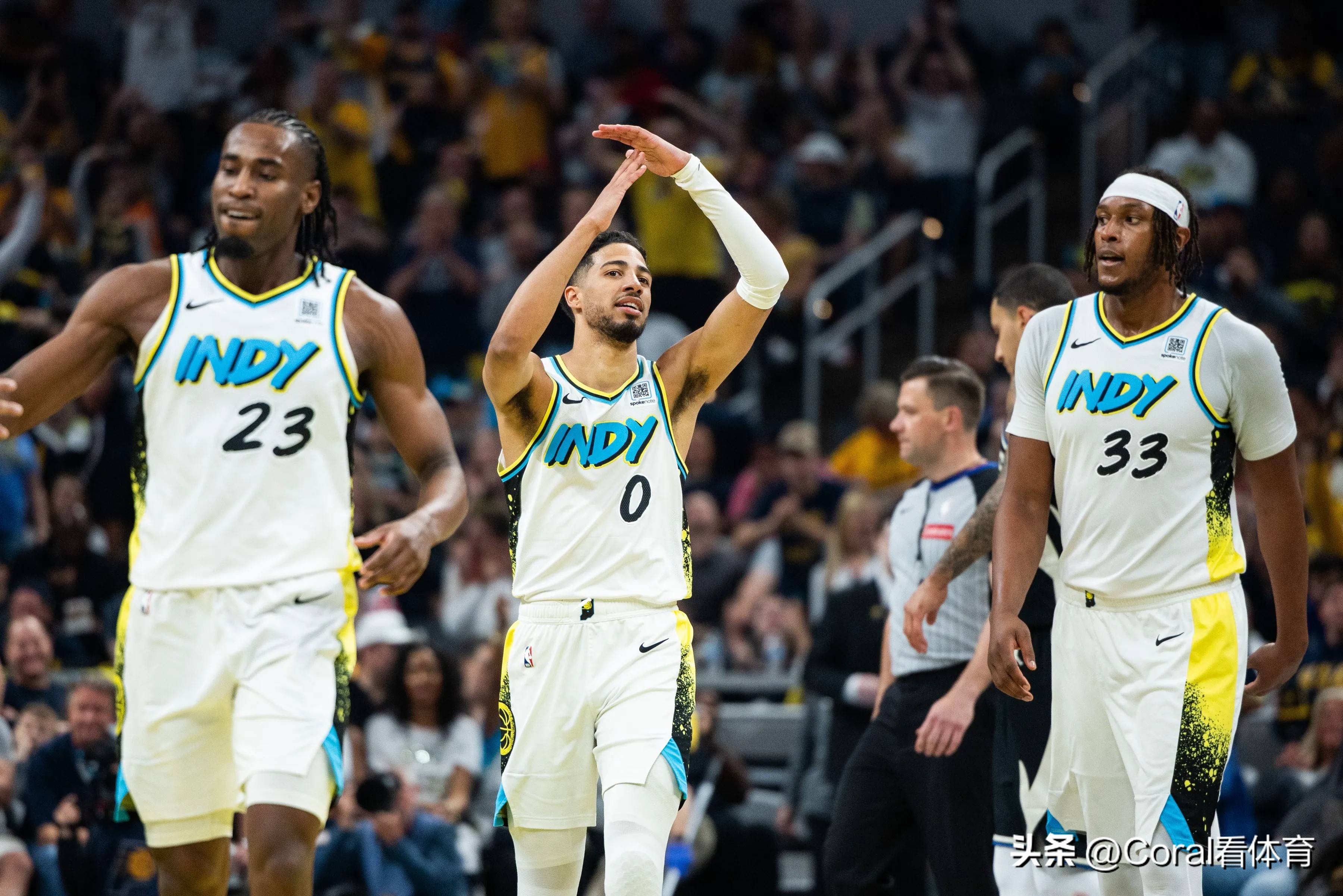 尼克斯完胜鹈鹕，王哲林点燃赛场