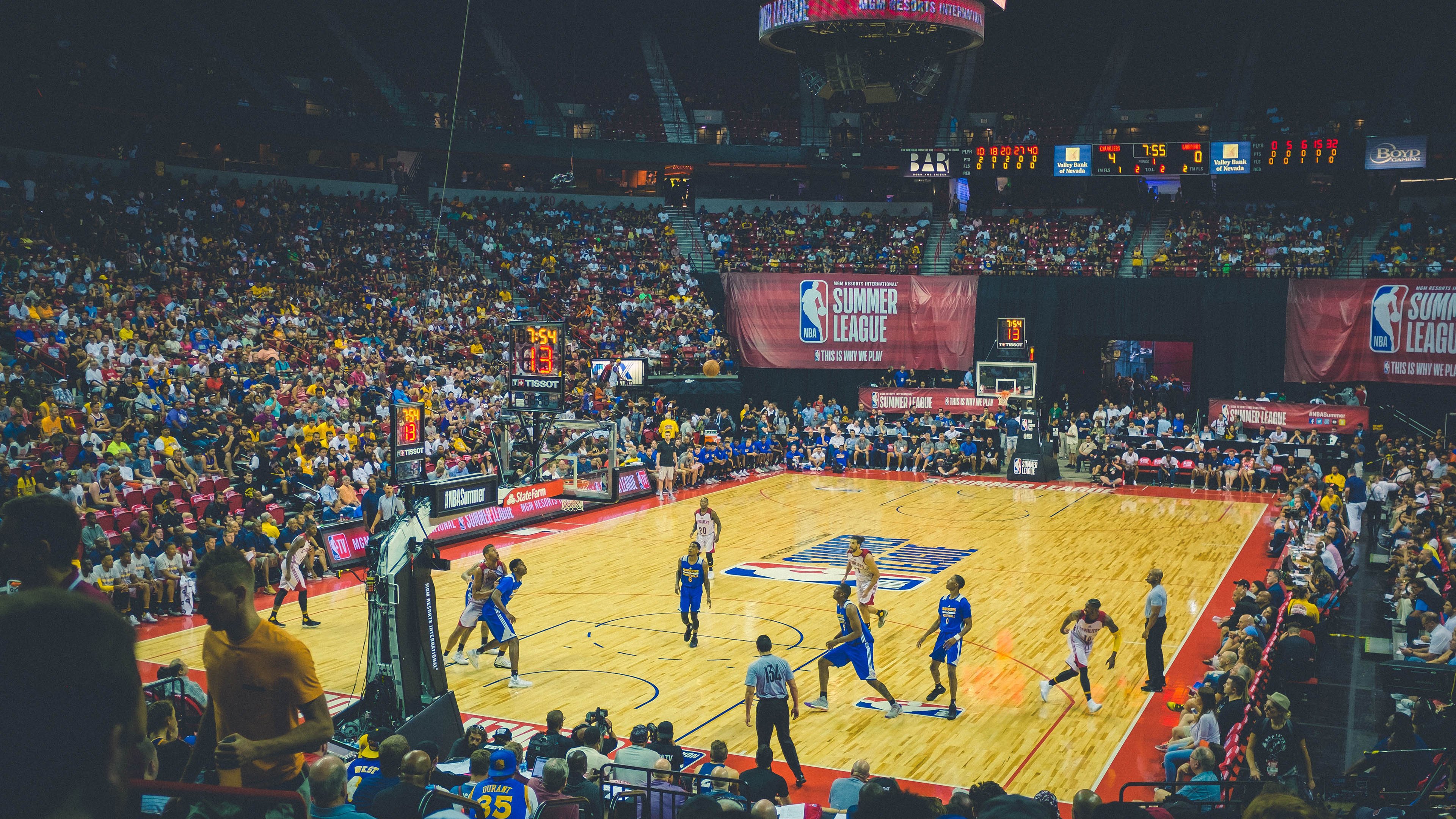 雄鹿碾压国王,小贾伦成为关键先生